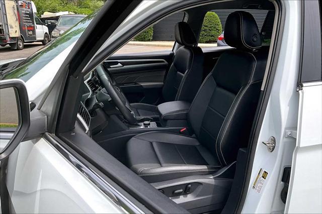 Photo of 2023 Pure White Volkswagen Atlas