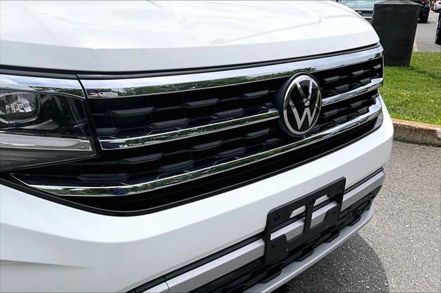 Photo of 2023 Pure White Volkswagen Atlas