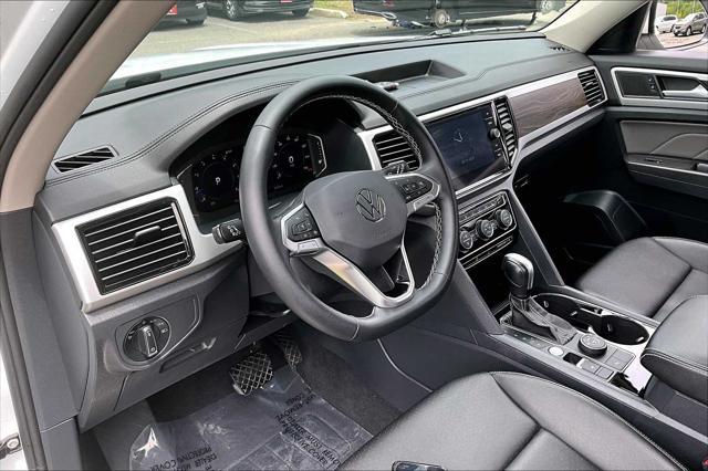 Photo of 2023 Pure White Volkswagen Atlas