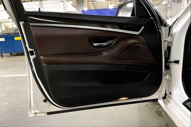 Photo of 2015 Mineral White Metallic BMW 528