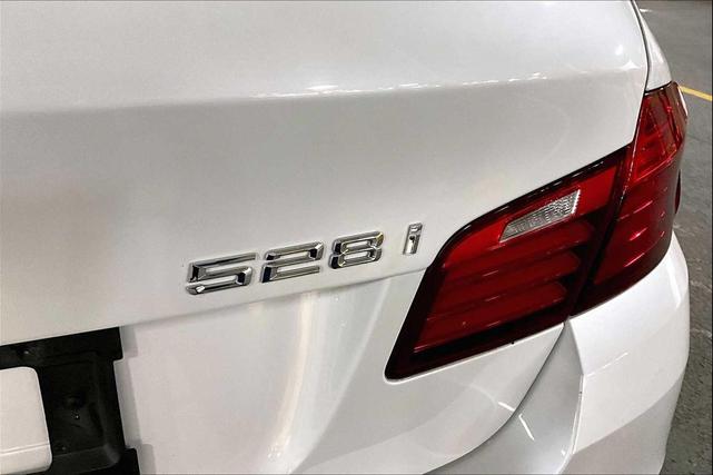 Photo of 2015 Mineral White Metallic BMW 528