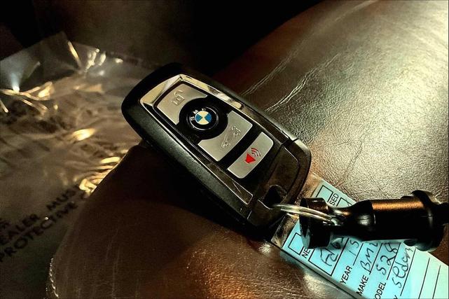 Photo of 2015 Mineral White Metallic BMW 528