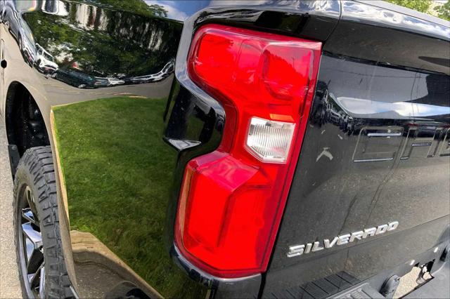 Photo of 2021 Black Chevrolet Silverado 1500