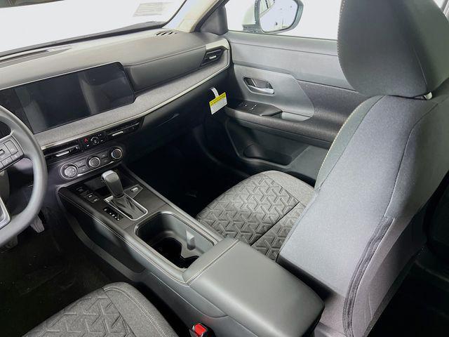 Photo of 2025 Aspen White Tricoat Nissan Kicks