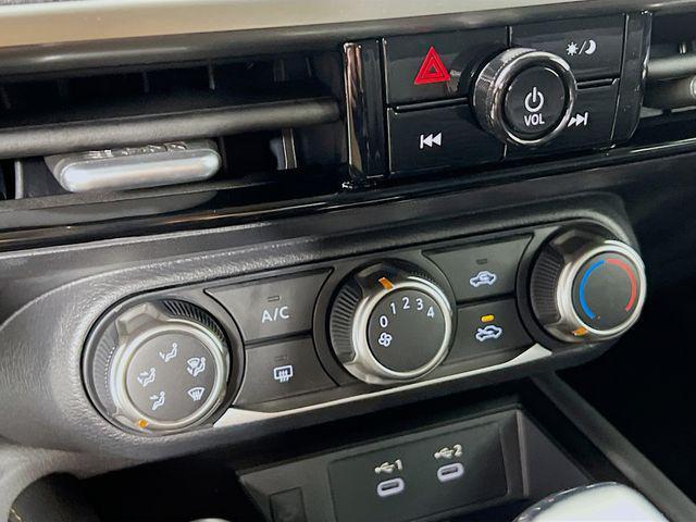 Photo of 2025 Aspen White Tricoat Nissan Kicks