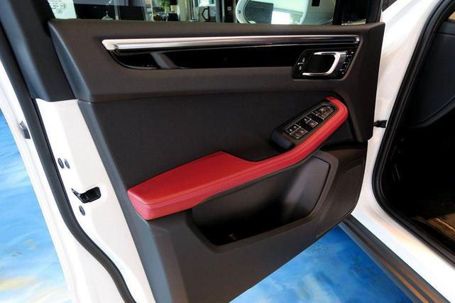 Photo of 2023 White Porsche Macan