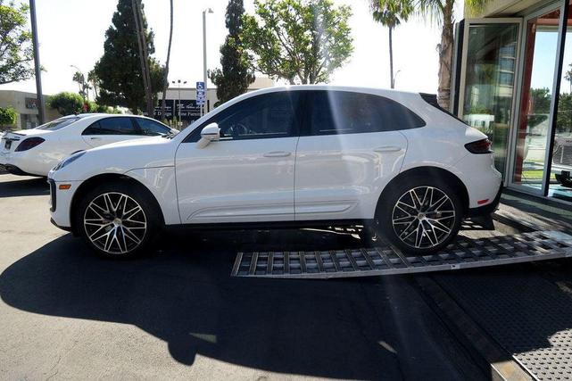 Photo of 2023 White Porsche Macan