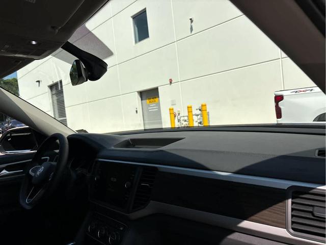 Photo of 2021 Pure White Volkswagen Atlas
