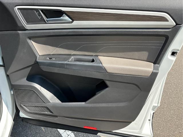 Photo of 2021 Pure White Volkswagen Atlas