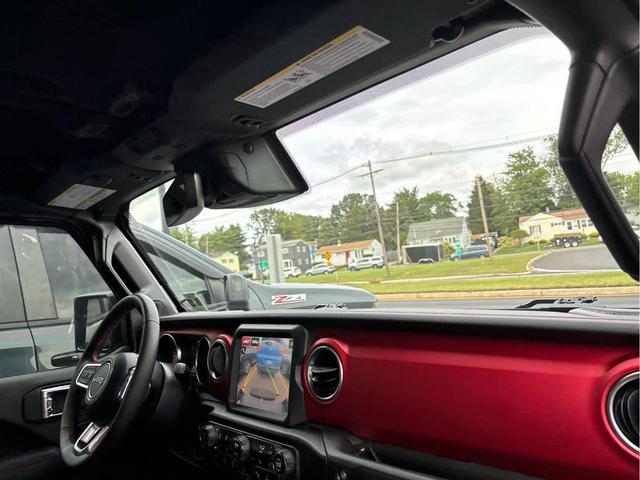 Photo of 2022 Granite Crystal Clearcoat Metallic Jeep Gladiator