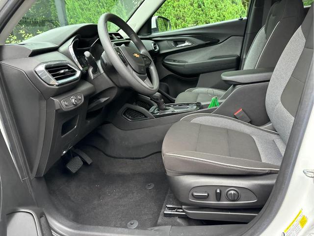 Photo of 2022 Summit White Chevrolet Trailblazer