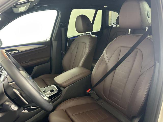 Photo of 2023 Alpine White BMW X3