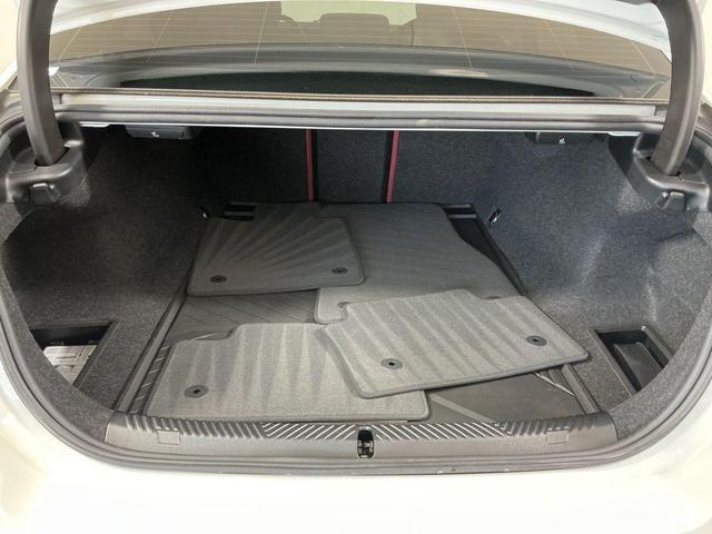 Photo of 2024 Alpine White BMW i5