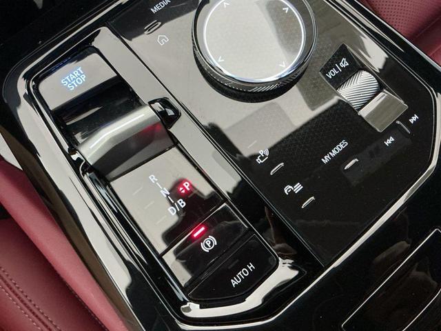 Photo of 2024 Alpine White BMW i5