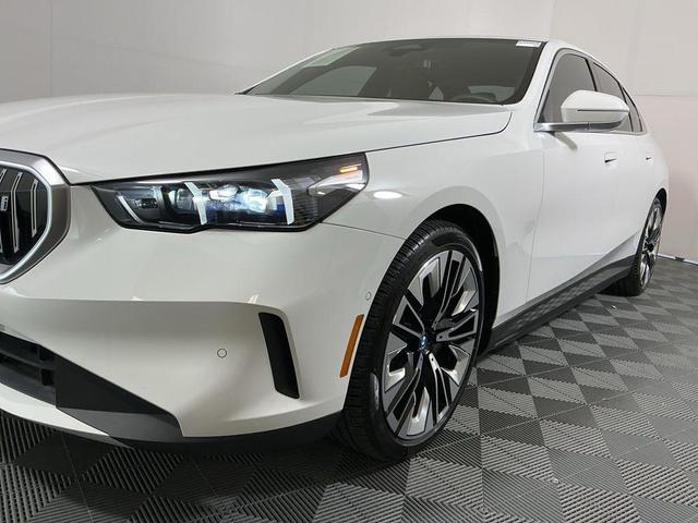 Photo of 2024 Alpine White BMW i5
