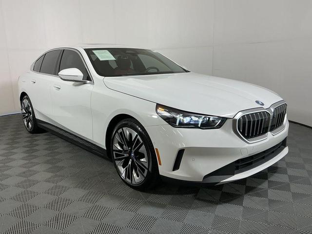 Photo of 2024 Alpine White BMW i5