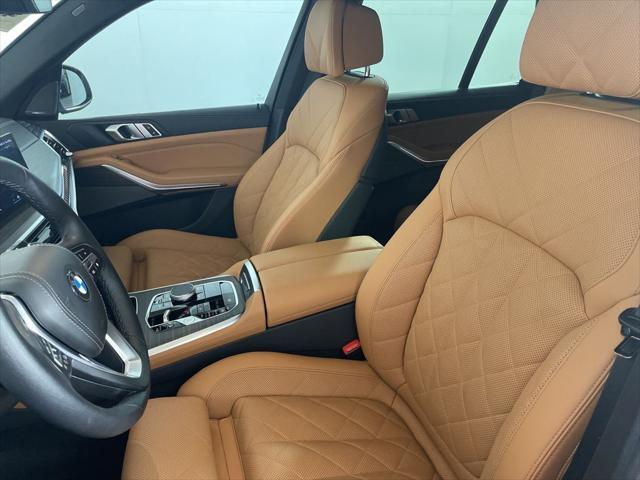 Photo of 2025 Alpine White BMW X5