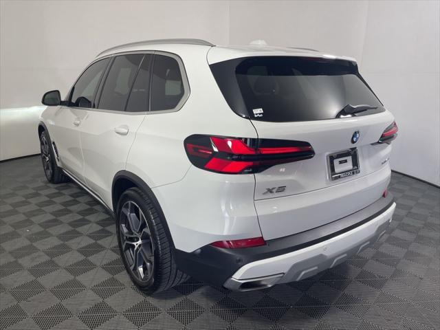 Photo of 2025 Alpine White BMW X5