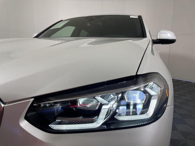 Photo of 2023 White Metallic BMW X4