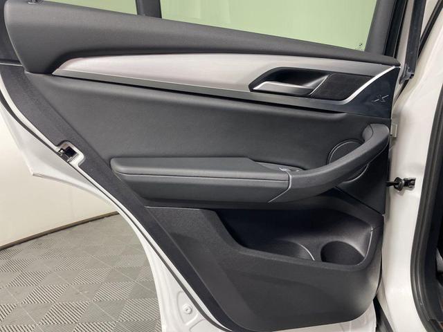 Photo of 2023 White Metallic BMW X4