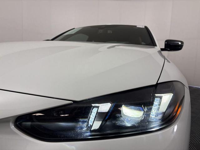 Photo of 2025 Alpine White BMW 430
