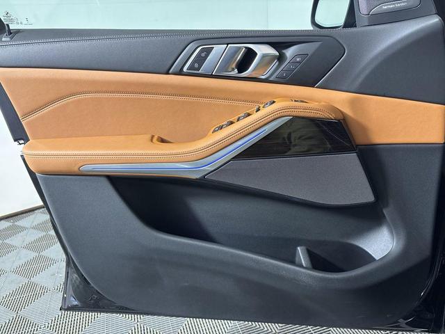Photo of 2024 Black Sapphire Metallic BMW X5