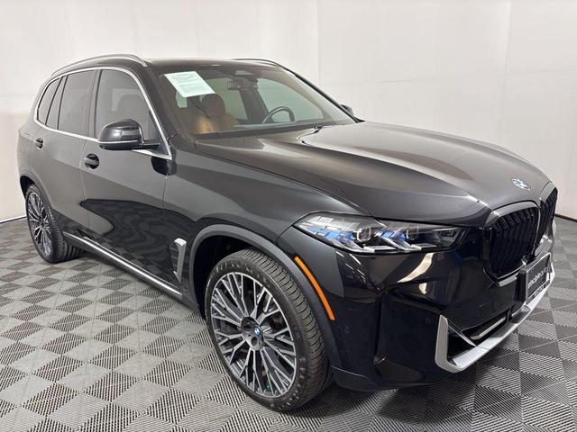 Photo of 2024 Black Sapphire Metallic BMW X5