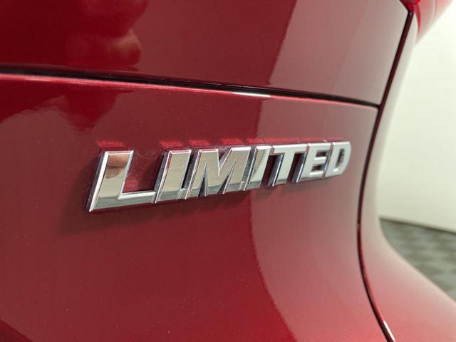 Photo of 2024 Ruby Flare Pearl Toyota Venza
