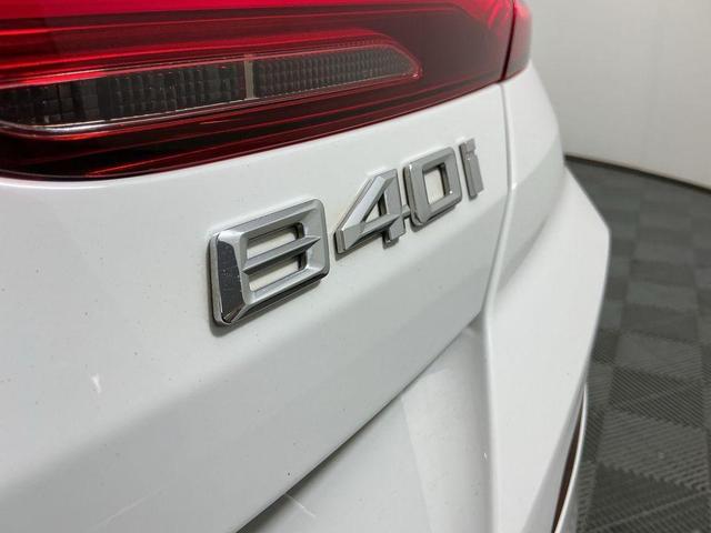 Photo of 2022 Alpine White BMW 840