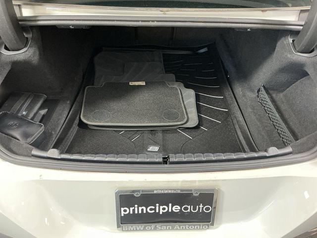 Photo of 2022 Alpine White BMW 840