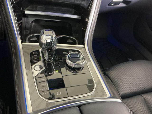 Photo of 2022 Alpine White BMW 840