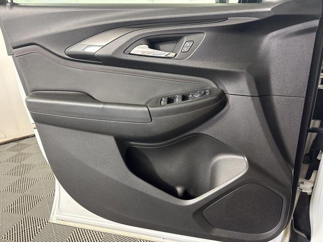 Photo of 2022 Summit White Chevrolet Trailblazer