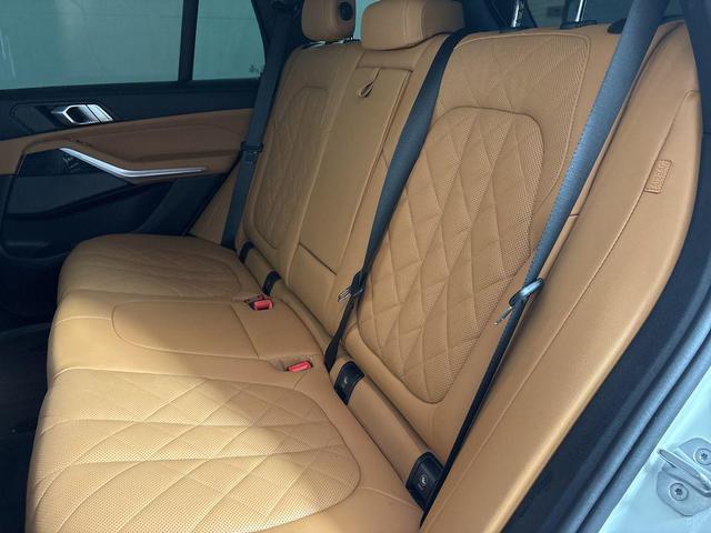 Photo of 2024 Alpine White BMW X5