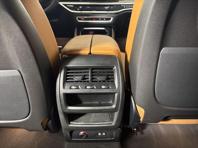 Photo of 2024 Alpine White BMW X5