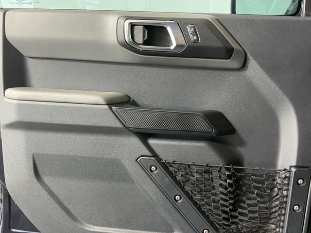 Photo of 2021 Antimatter Blue Metallic Ford Bronco