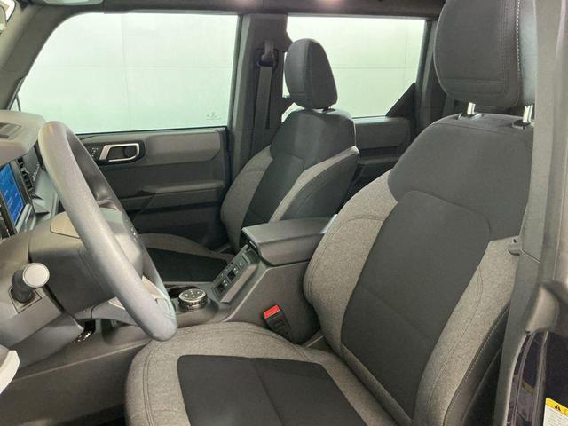 Photo of 2021 Antimatter Blue Metallic Ford Bronco