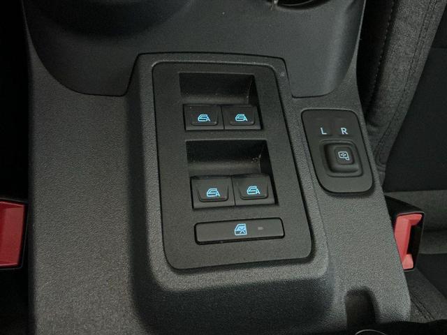 Photo of 2021 Antimatter Blue Metallic Ford Bronco