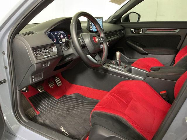 Photo of 2024 Sonic Gray Pearl Honda Civic Type R
