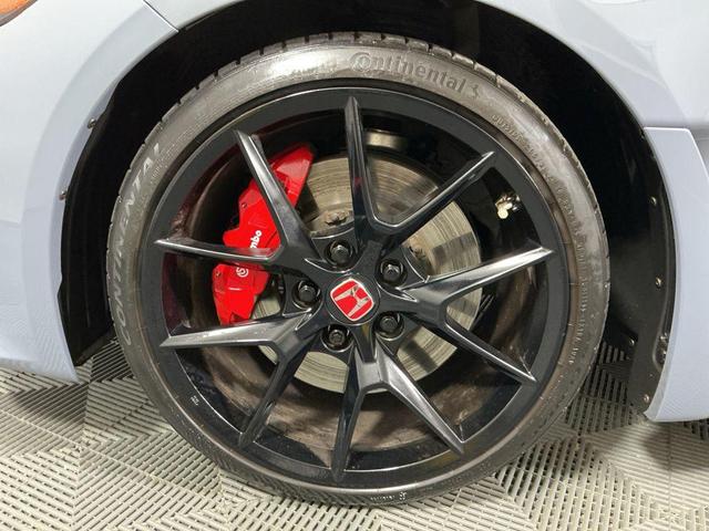 Photo of 2024 Sonic Gray Pearl Honda Civic Type R