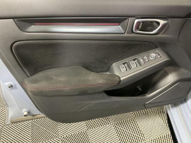 Photo of 2024 Sonic Gray Pearl Honda Civic Type R