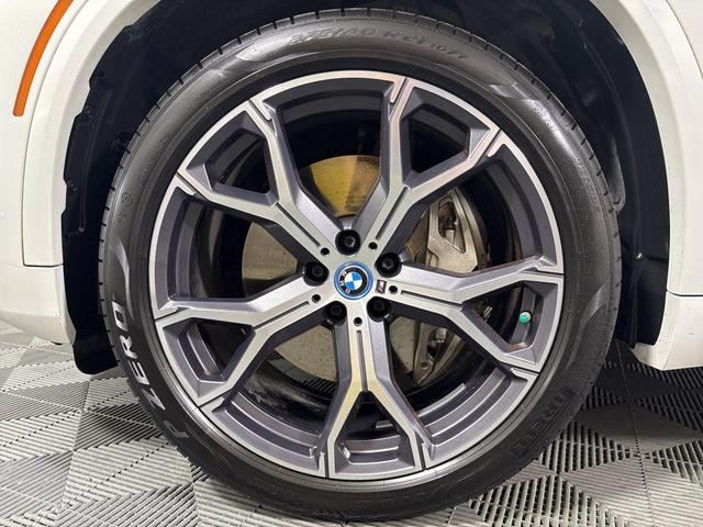 Photo of 2022 Alpine White BMW X5 PHEV
