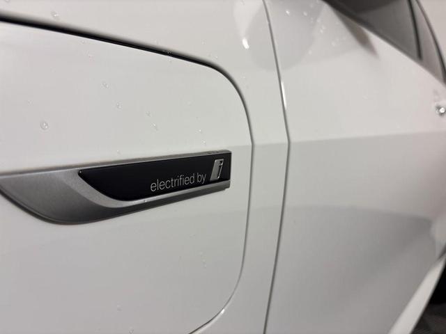 Photo of 2022 Alpine White BMW X5 PHEV