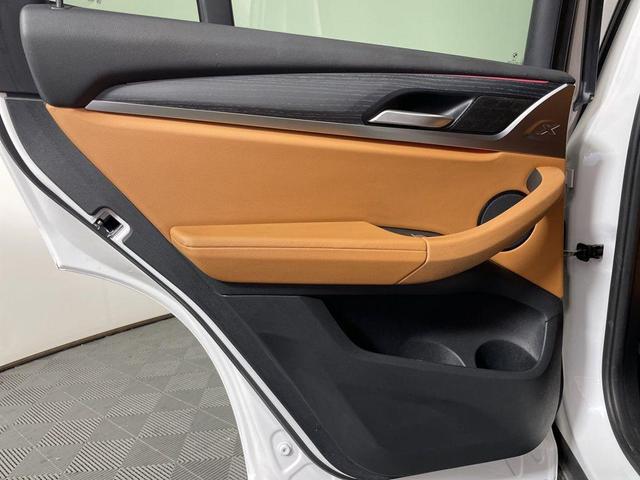 Photo of 2022 Mineral White Metallic BMW X3