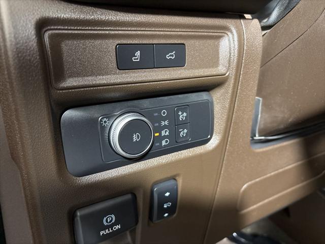 Photo of 2022 Agate Black Metallic Ford Expedition Max