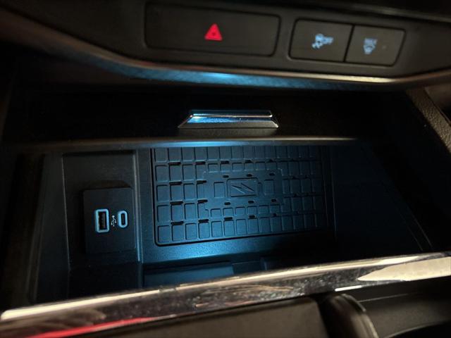 Photo of 2022 Agate Black Metallic Ford Expedition Max
