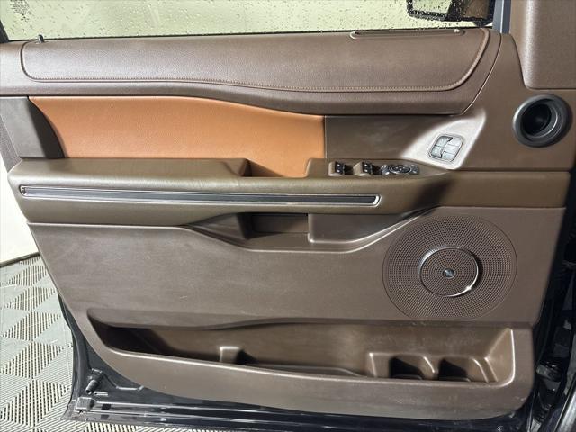 Photo of 2022 Agate Black Metallic Ford Expedition Max