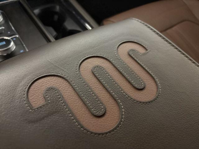 Photo of 2022 Agate Black Metallic Ford Expedition Max