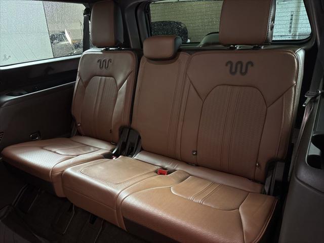 Photo of 2022 Agate Black Metallic Ford Expedition Max