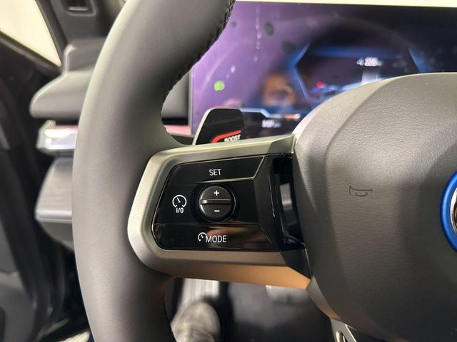 Photo of 2025 Carbon Black Metallic BMW i5