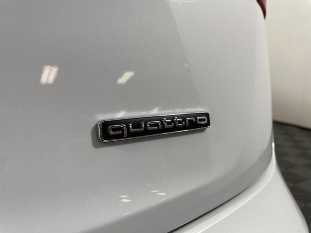 Photo of 2023 Glacier White Audi Q5